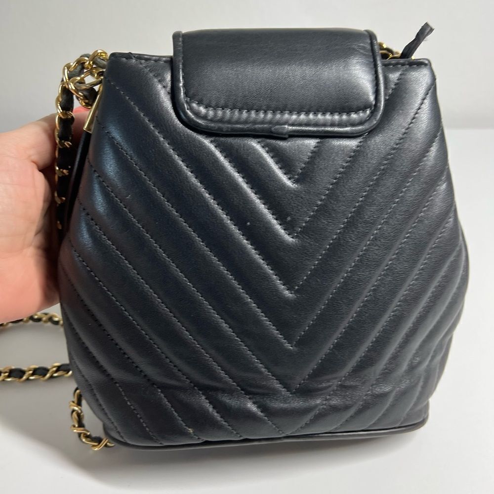 Crossbody bag black/ gold magnetic fastening chains - Picture 8 of 16